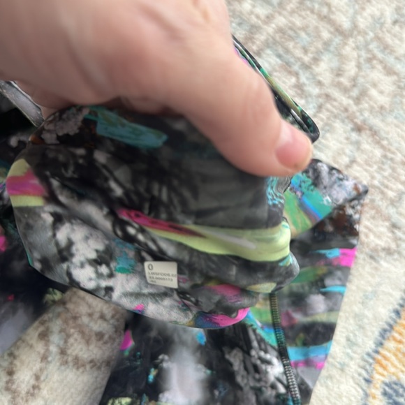 Sz 0 lululemon 7/8 leggings - Picture 4 of 5